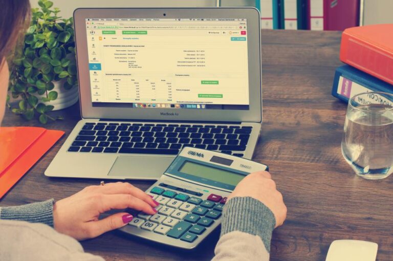 Approbation et dépôt des comptes annuels : délais et confidentialité