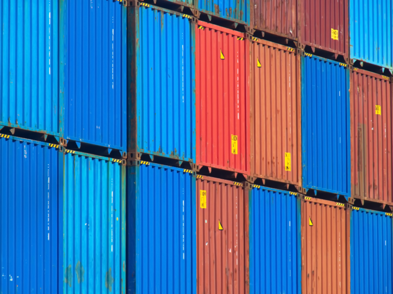 Créer une société d’import-export : EORI, douane, TVA et statut juridique
