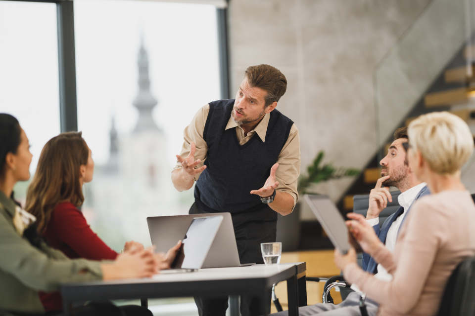 Gérant de fait : définition, situations à risque et responsabilités