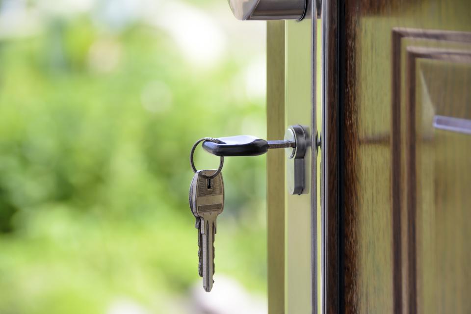 Ouvrir une agence immobilière ou rejoindre une franchise : les règles
