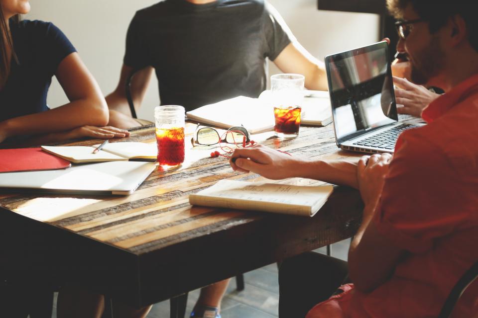 Passer de la micro-entreprise à la société : quand et comment le faire